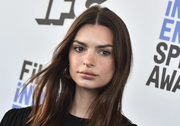 How Tall is Emily Ratajkowski