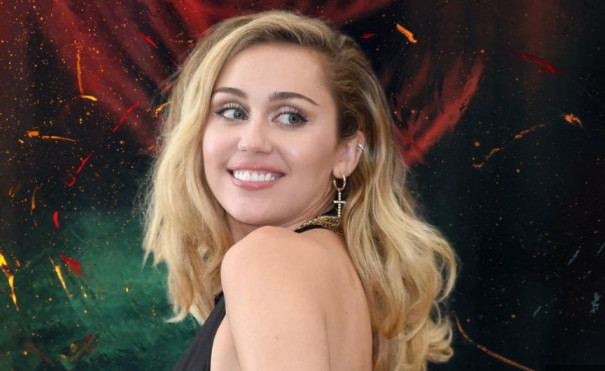 Miley Cyrus Height, Weight, Personal Life, Career and Net Worth